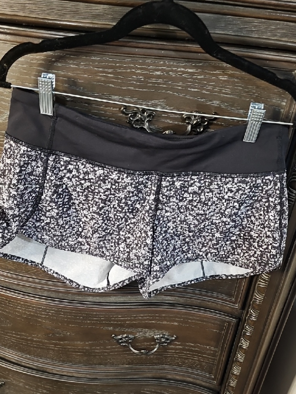 Lululemon Speed‎ Up Running Shorts Size 6 Black White Floral Print W7AFSS